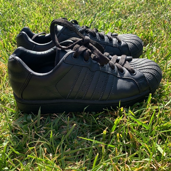 ADIDAS - Picture 2 of 4